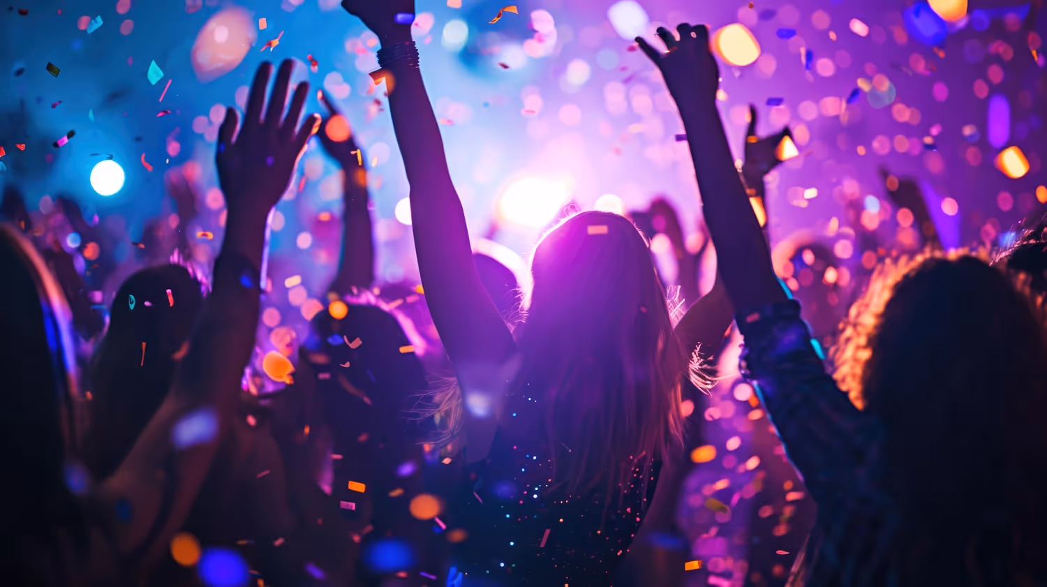 DJ David Eggers – Musikveranstaltungen – Dynamische Szene: Tanzende und feiernde Menschen auf einer Party oder in einem Club, Konfetti in der Luft und bunte Lichter im Hintergrund